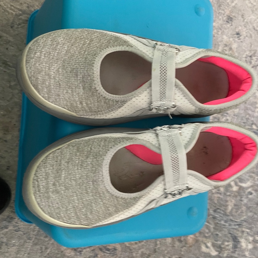 Womens Bzees sneakers